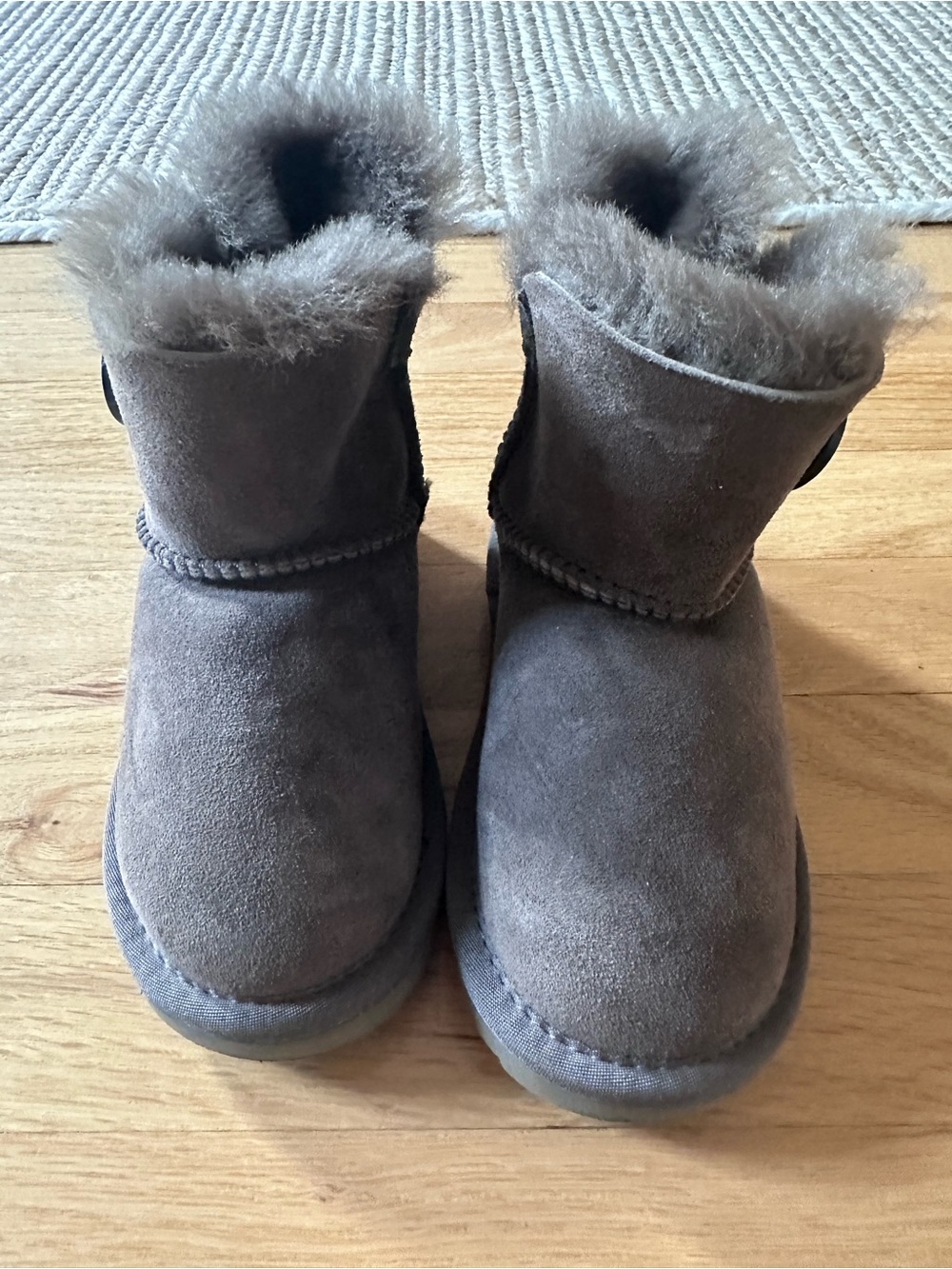UGG Kids Short Shearling Boots in Gray